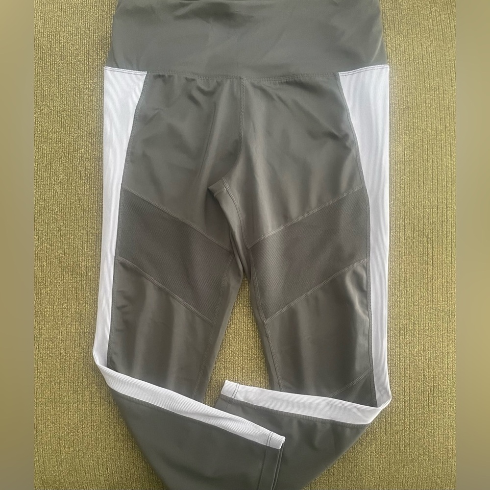 Women’s Tangerine Active Crop Leggings Size L